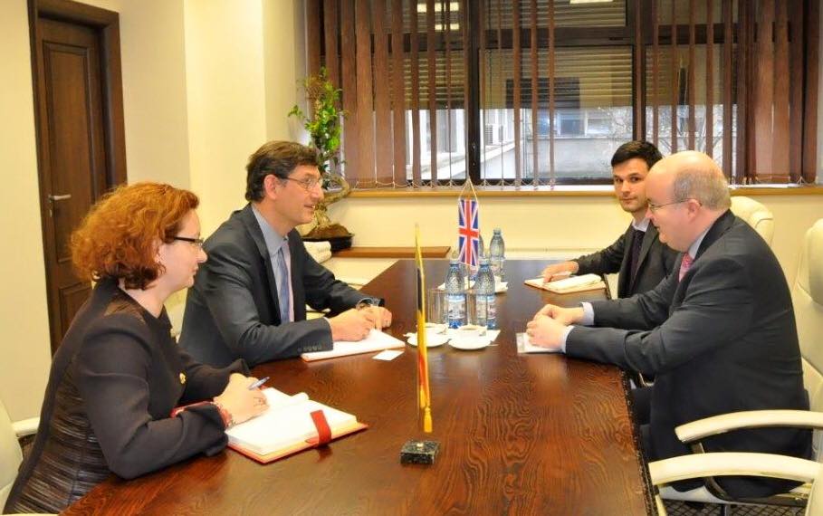 CostinBorc's tweet photo. Tot in aceasta dupa-amiaza m-am intalnit cu Ambasadorul Marii Britanii in Romania, Domnul Paul Brummell https://t.co/3Hmi20SnnG