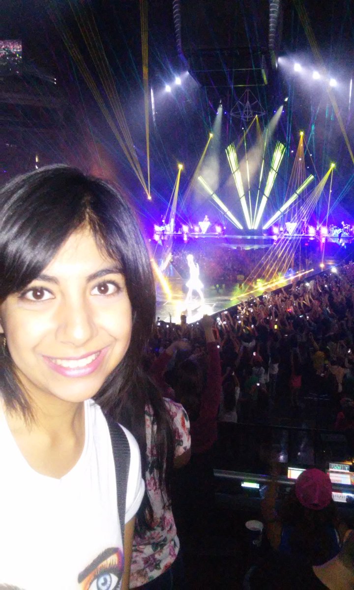 94_amz's tweet photo. #ArenaMty12ConInfo7 en el Prismatic World Tour de Katy Perry con mis hermanas, y quiero ir a ver a Sin Bandera 🙏🙏🙏 https://t.co/hhUkJ7lqyF