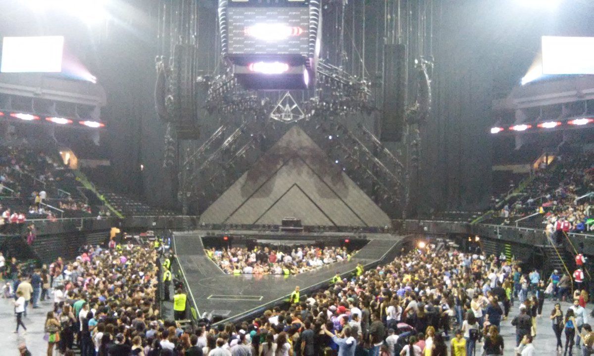 94_amz's tweet photo. #ArenaMty12ConInfo7 en el Prismatic World Tour de Katy Perry con mis hermanas, y quiero ir a ver a Sin Bandera 🙏🙏🙏 https://t.co/hhUkJ7lqyF