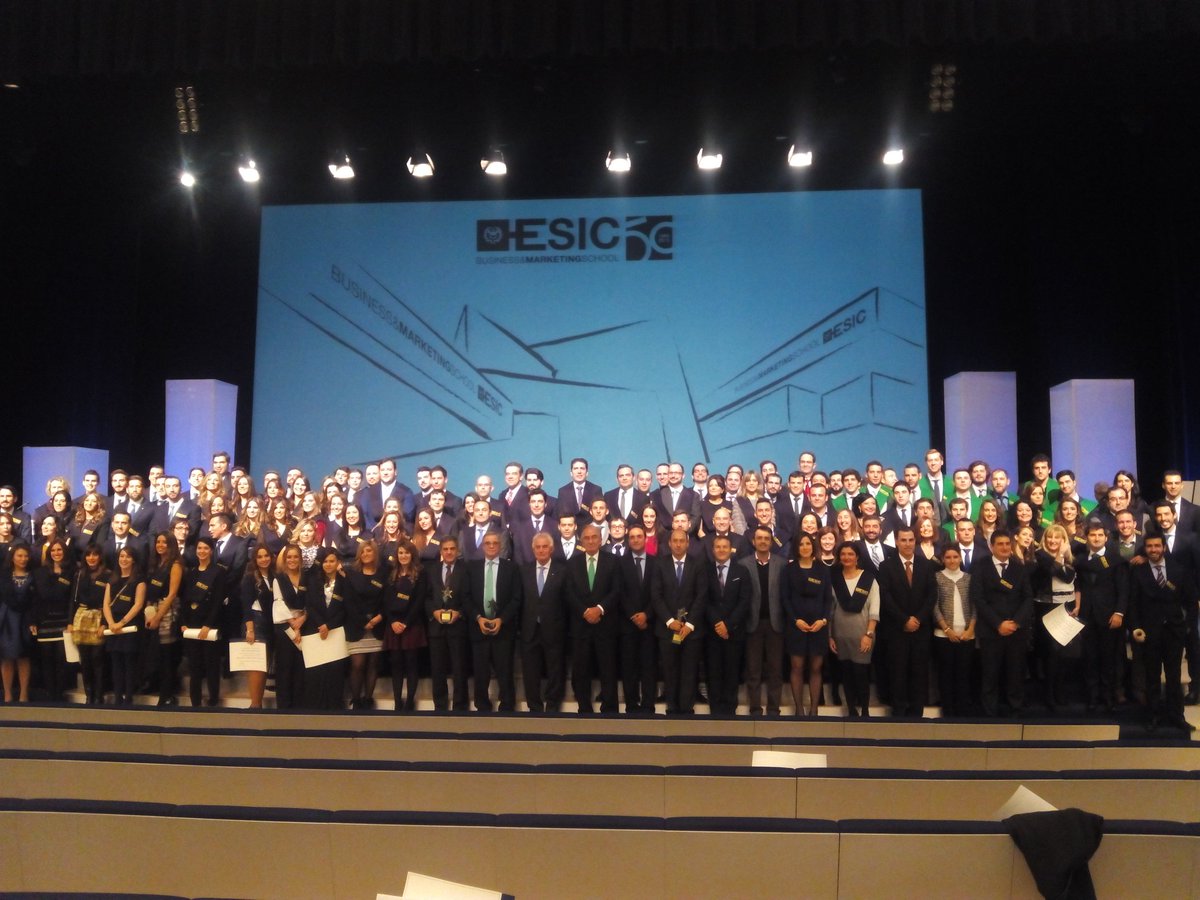 esiczaragoza's tweet photo. Foto de todos los graduados que han recogido hoy su título de @esiczaragoza Enhorabuena! #graduacionESIC https://t.co/4HpBTBTqN3