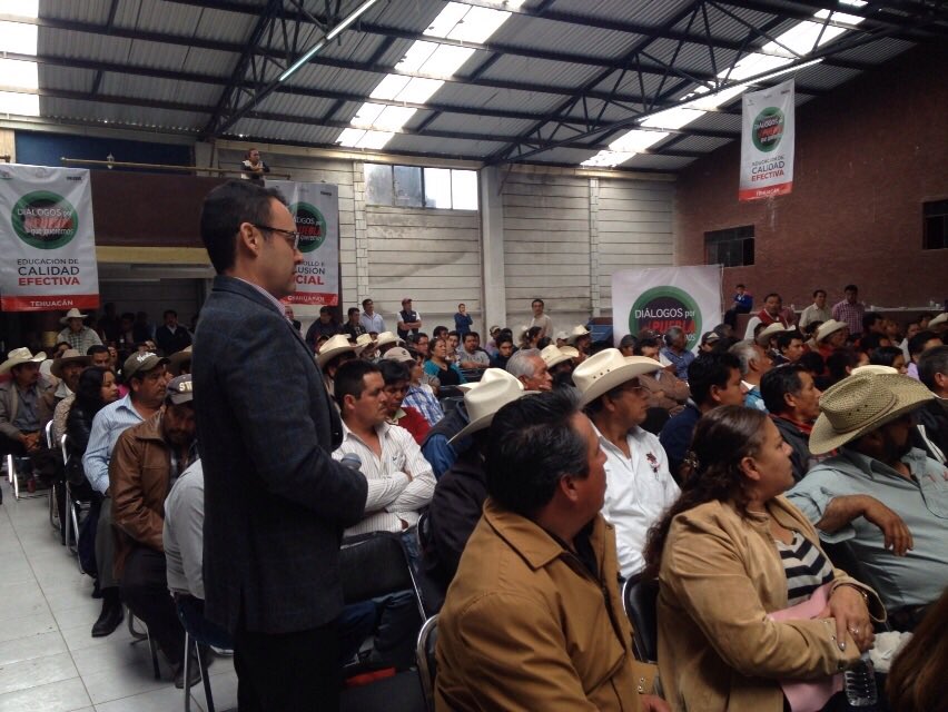 IRHnacional's tweet photo. .@gdeloya escucha las opiniones de las personas que asistieron al #DialogosPRI https://t.co/DO3SvHw6Rl