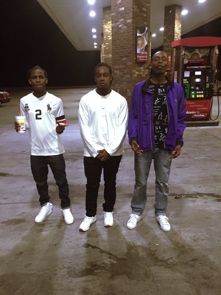 _travissss's tweet photo. LaFamilia #ThanksgivingRecap 🦃 https://t.co/aHYh8x8ix4