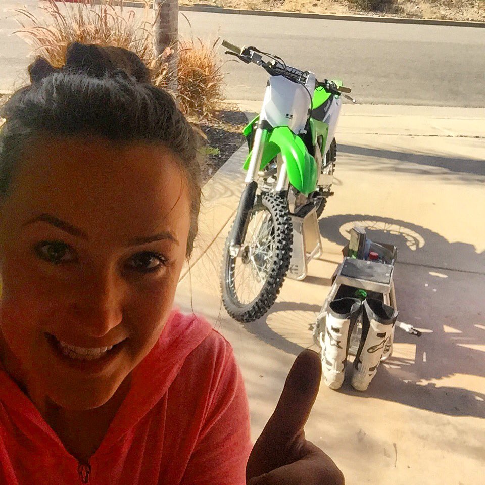 SaraPriceMX's tweet photo. After a very blessed holiday... It's #Ocitillo Time with this beast! #KX450f ๐ @KawasakiUSA https://t.co/8Dr7YN4fmj