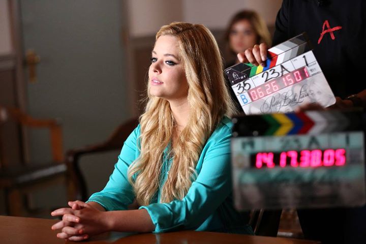 PLLonMax's tweet image. Annnd… ACTION! RT if you’re ready for January 12! #PrettyLittleLiars