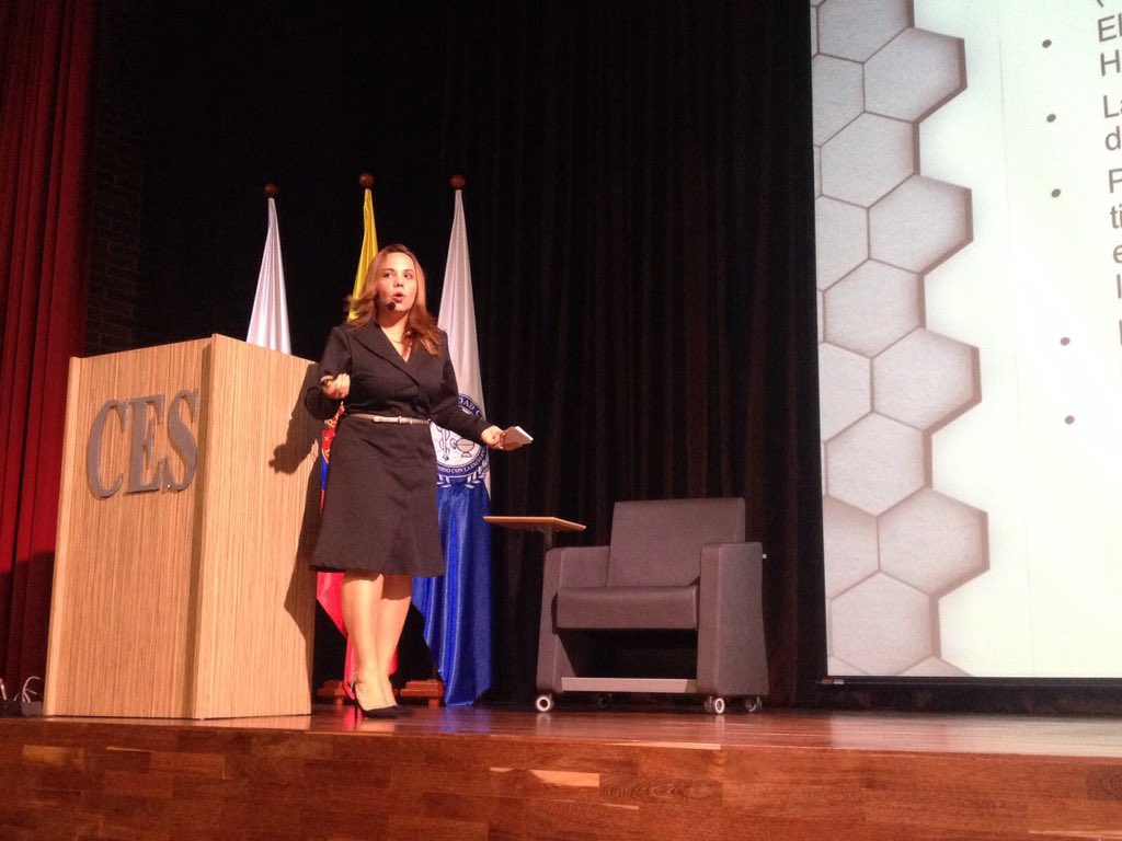 paolaruedalopez's tweet photo. Qué gran oportunidad para compartir sobre equidad de género #LiderazgoFemenino #Felicidad #MakeenSummit https://t.co/8EpmSmBLI0