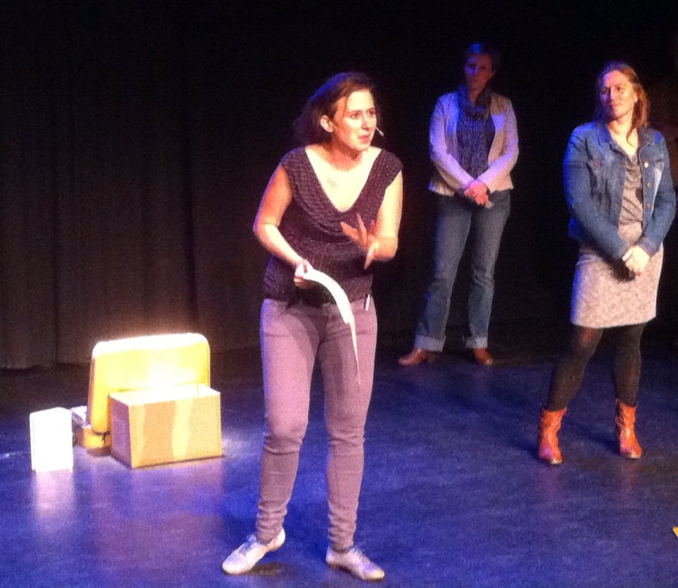 StevenHeelEven's tweet photo. Geweldige wervelwind van woordenworstelaar #MaudVanhauwaert in @ssbsintnik Hier even op podium met @HelgaDeKeyzer https://t.co/YM5cLFjoQG