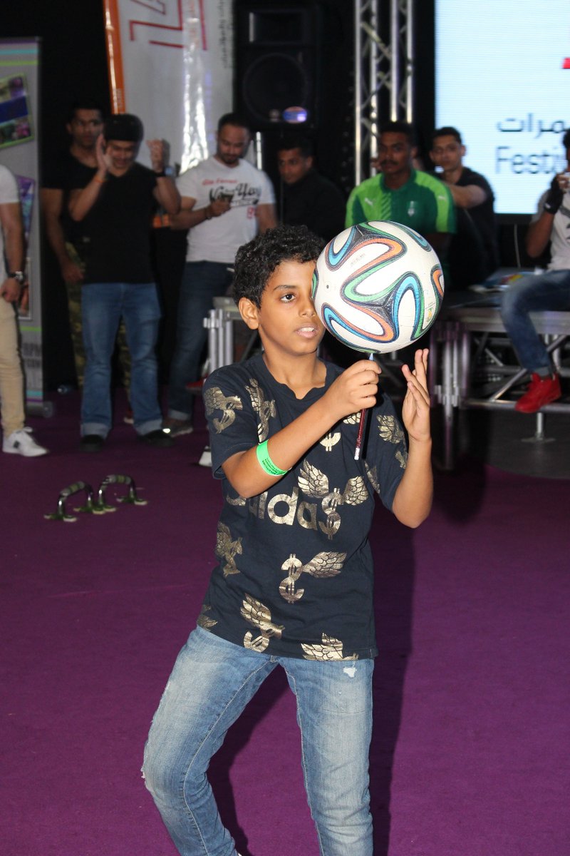 8990000000's tweet photo. سيدة اعمال سعودية  رانيا شاكر   تعلن عن اول اكاديمية لصناعة النجوم #جدة_غدا https://t.co/EVC0u4px1I