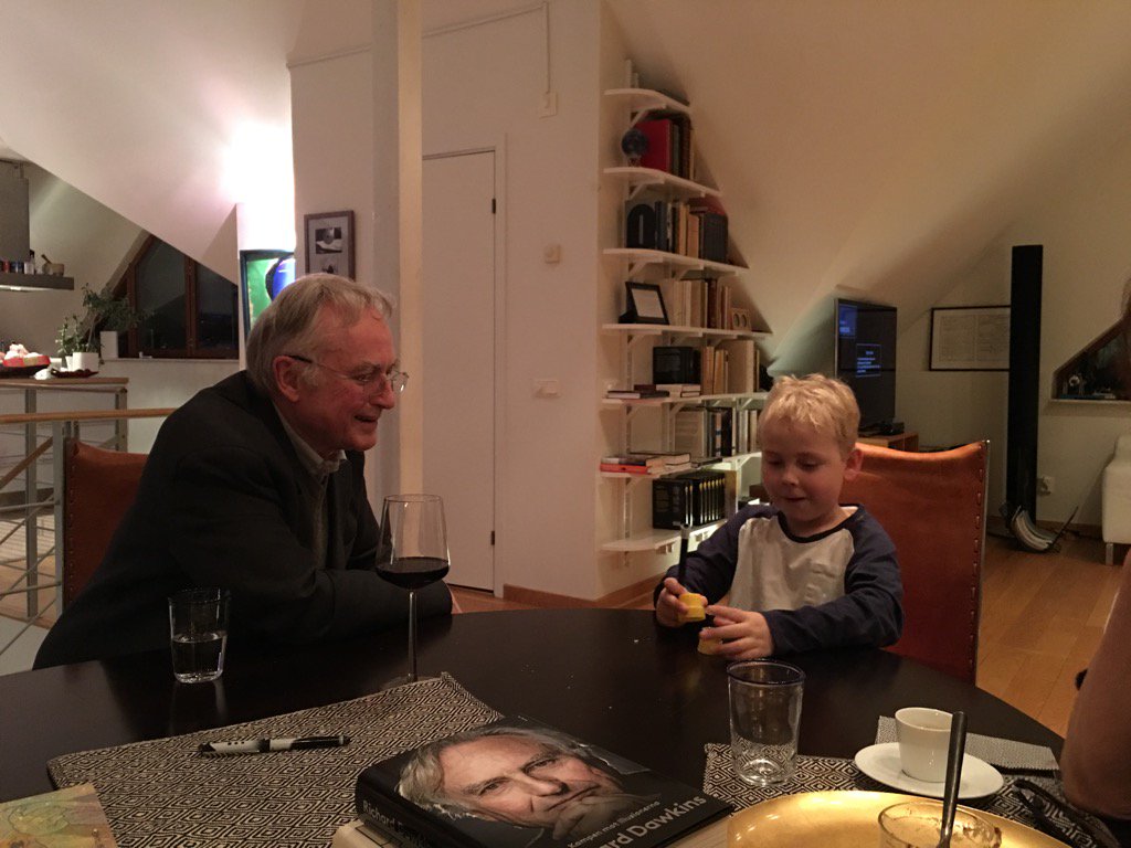 Min son trollar för Richard Dawkins, som till slut tvingas erkänna hans övernaturliga förmåga.