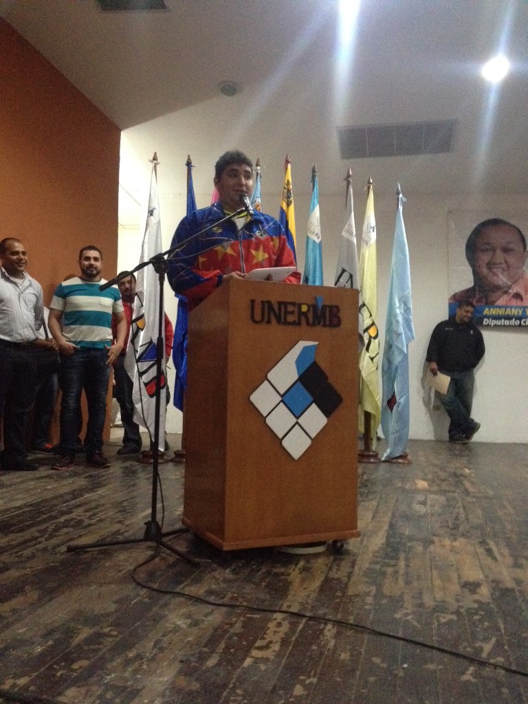prensaunermb's tweet photo. @JEHYSONGUZMAN anuncia que el presidente Maduro indicó que después de los estudiantes darán tablet a los #docentes https://t.co/otln0bxVbf
