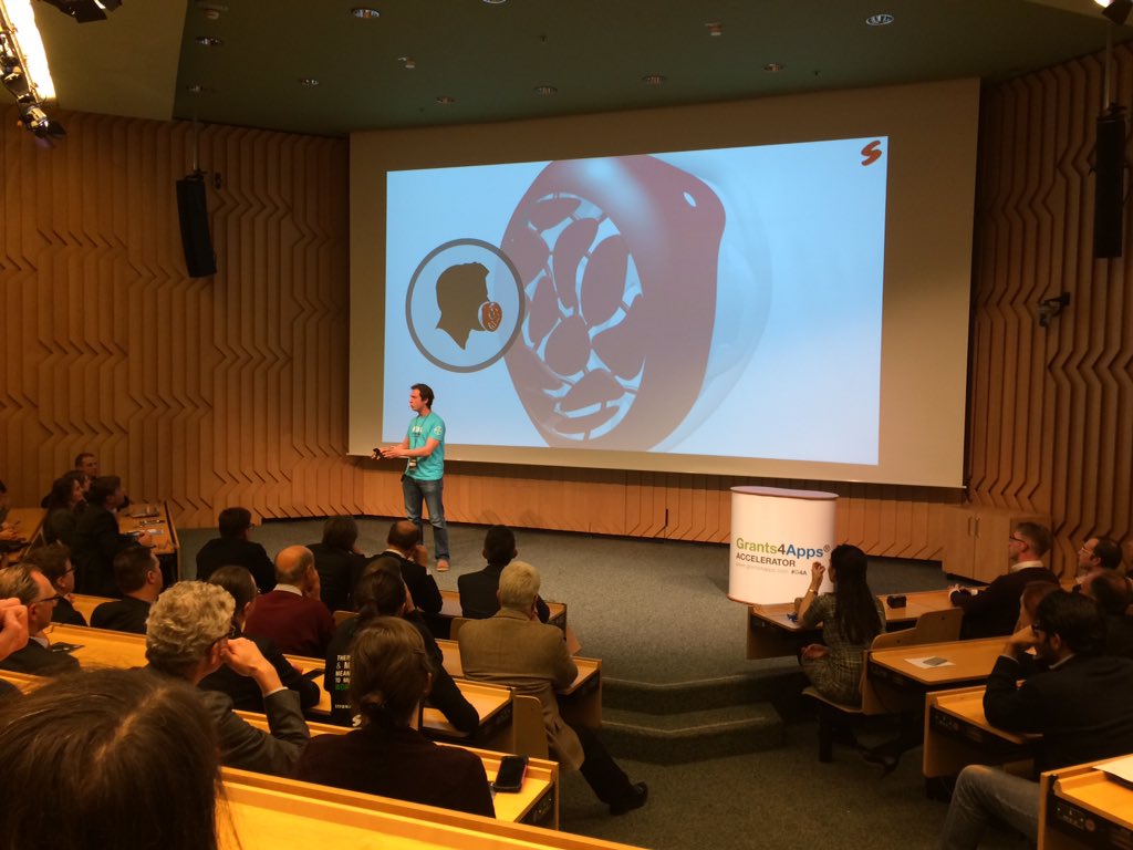 MichaelReiterPR's tweet photo. Pitch/ @Sendinaden: the importance of breathing/ masks printed - perfect fit/ individual. Available as of today #G4A https://t.co/pjk0RFaQio