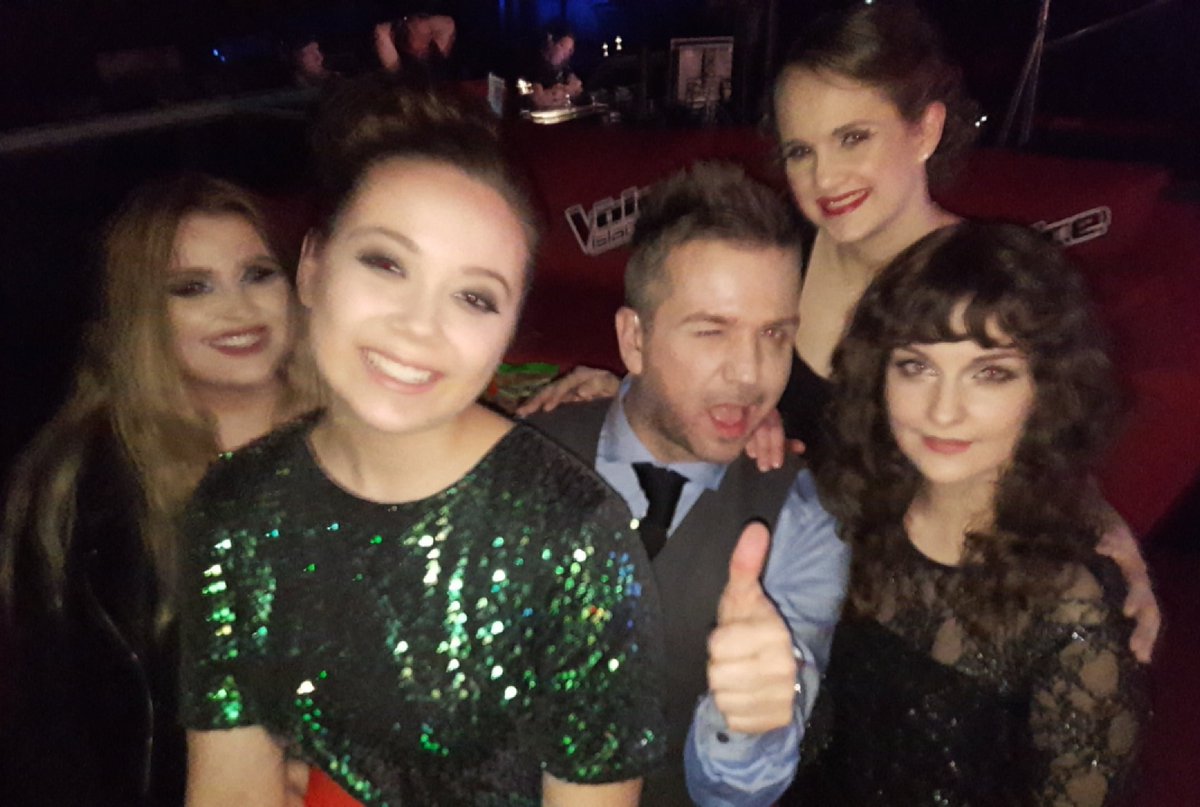 Umkringdur gyðjum!!! #voiceisl #SvaliogSvavar #svavarogdívurnar