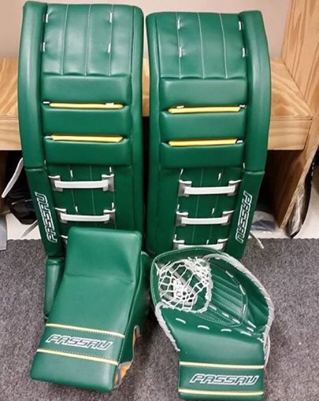 PassauHockey's tweet photo. Green and yellow Vintage setup that just arrived in Finland. #passauhockey #bespokegoalie #ggsu #koppishop https://t.co/WSDwSgReEx