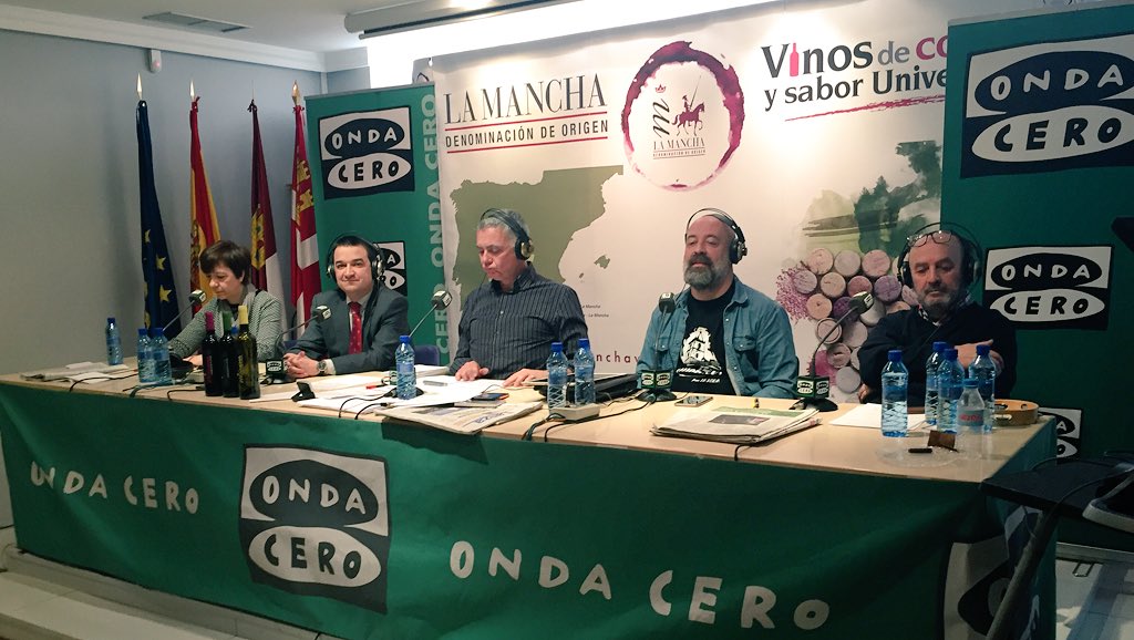 fmartinezarroyo's tweet photo. 🔊 Podcast, a partir de 5H 35' 40" con @JuanraLucas hoy en #Alcázar, ¡un placer hablar #vino!🍷https://t.co/jBwhTMl8M3 https://t.co/3gNySjemQ2