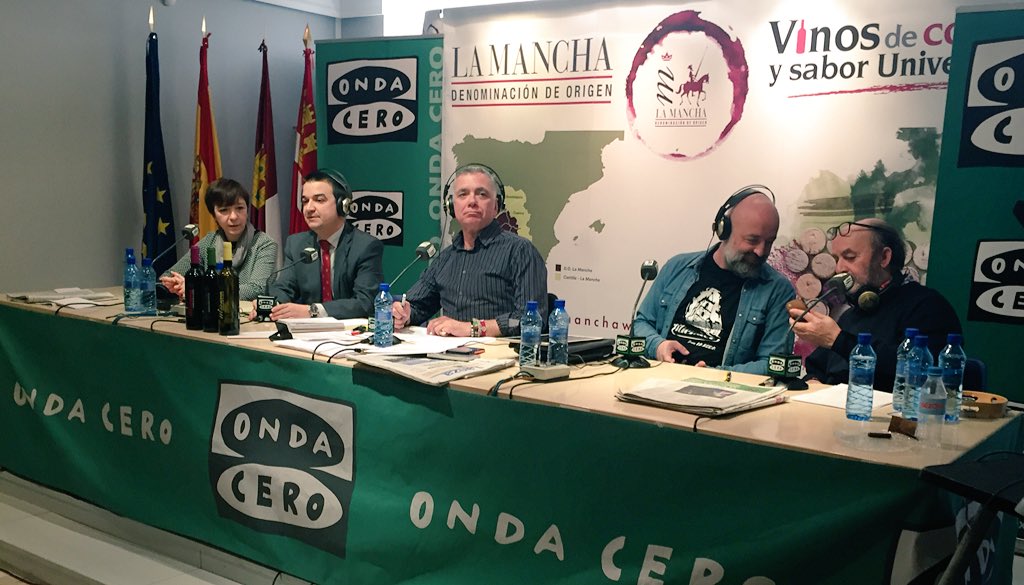 fmartinezarroyo's tweet photo. 🔊 Podcast, a partir de 5H 35' 40" con @JuanraLucas hoy en #Alcázar, ¡un placer hablar #vino!🍷https://t.co/jBwhTMl8M3 https://t.co/3gNySjemQ2