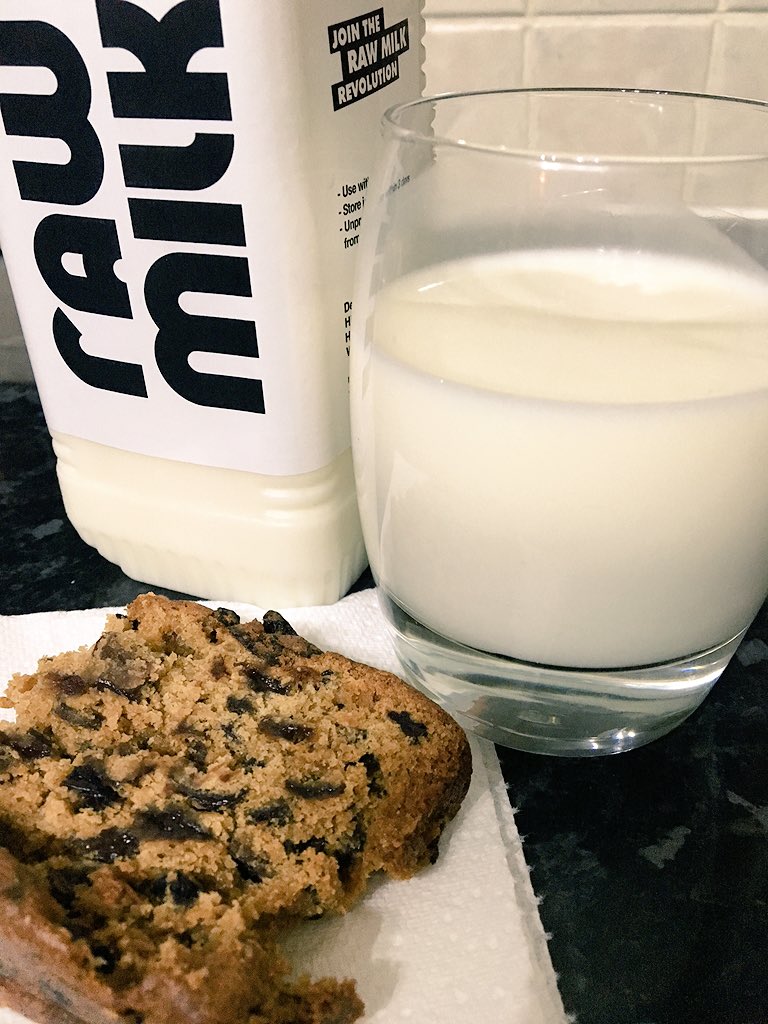 02cwalker's tweet photo. Lovely evening @YummyYorkshire 🎅🏼 #FestiveFriday ...Rounding off with @delphhousefarm Raw Milk + Christmas Cake https://t.co/sxILQ7j4Az