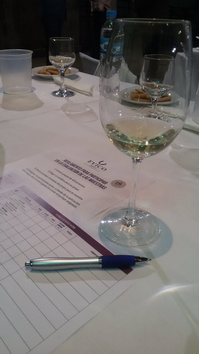 carlalunaMza's tweet photo. Comenzó #Evico2015 la evaluación de vinos de la cosecha #granconvocatoria https://t.co/On8Pw4XwoE