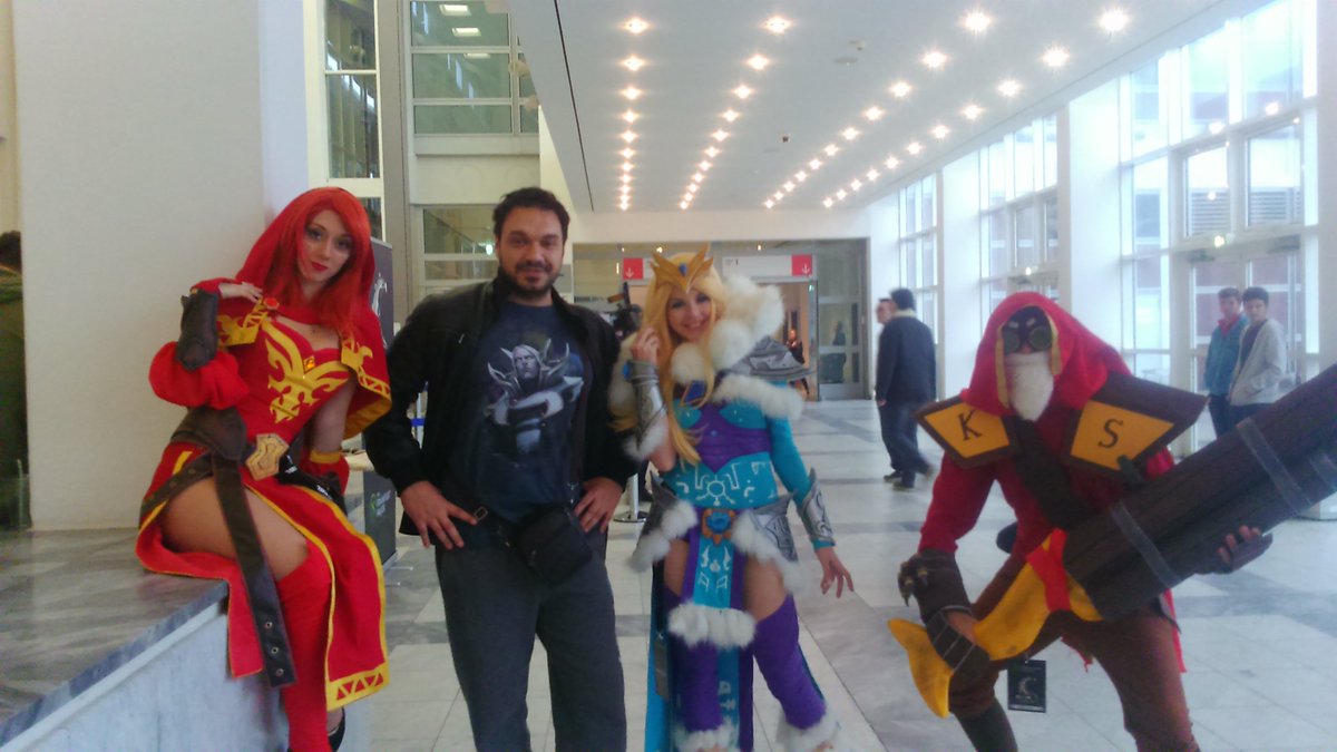 <a href="/Nekki_Nekki/">Fadma Fadma</a>, @_amiomio and <a href="/MatejJansa/">Matěj Jansa</a> striking a pose with bf!