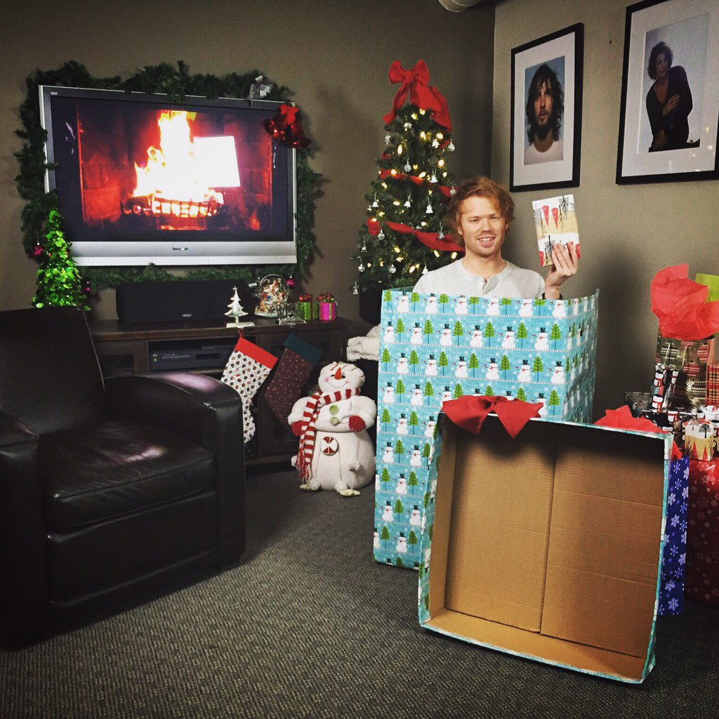 WesMackMusic's tweet photo. I surprised one of my biggest fans (@MadiSteunenberg) for Xmas... Wanna watch how? https://t.co/f59ZHOhNKI https://t.co/aLODsvRf4c