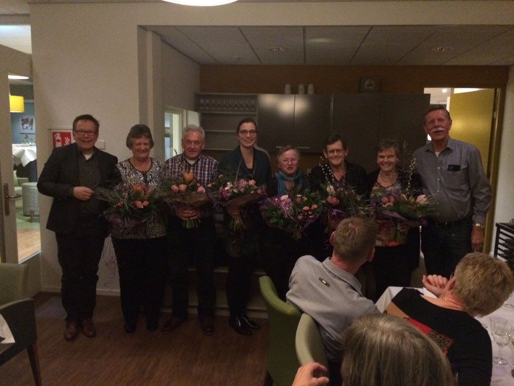 Vrijwilligers <a href="/Imminkhoeve/">Imminkhoeve</a> worden feestelijk in het zonnetje gezet na 33(!) jaar trouwe dienst. Super prestatie!!💐👍🏻