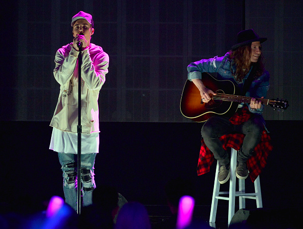 VibeMagazine's tweet photo. Justin Bieber Closed Out The 2015 American Music Awards With An Incredible Medley https://t.co/6CxG0eagY3 https://t.co/RDVdBpmAe3