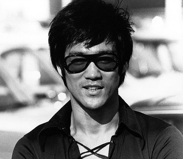 A massive happy Birthday to the most influential martial arts expert that is the legend Mr Bruce Lee 