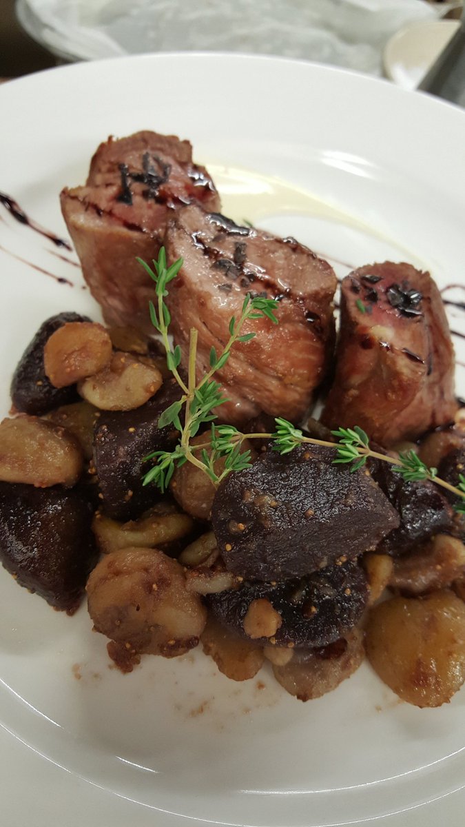 Solomillo cerdo ibérico, castañas, higos, pera y salsa de San simon #cangas #memolacocinar #martinnustaperia