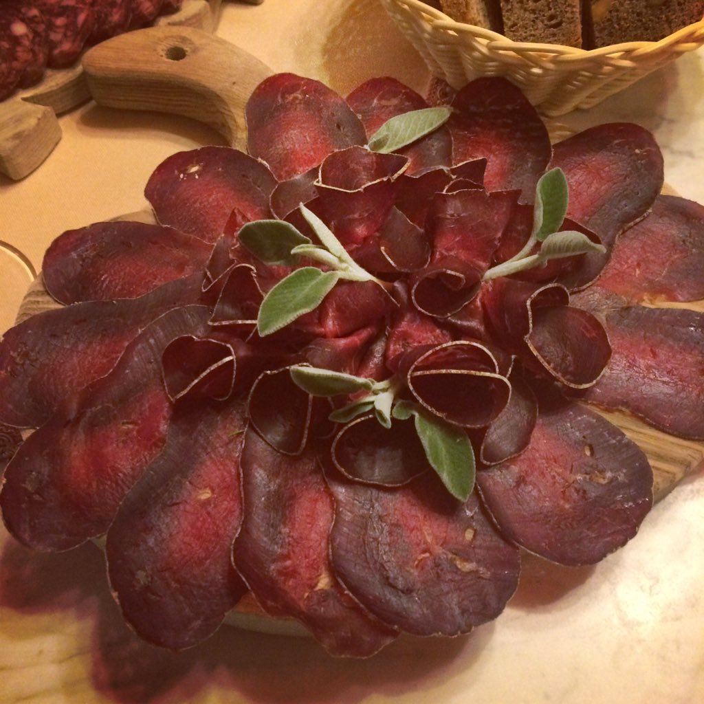 elenabelliardi's tweet photo. Visita all'azienda #Bertolin di #Arnad #ValledAosta #affettati e #lardo produzione propria https://t.co/Ckbc2Fw1sv