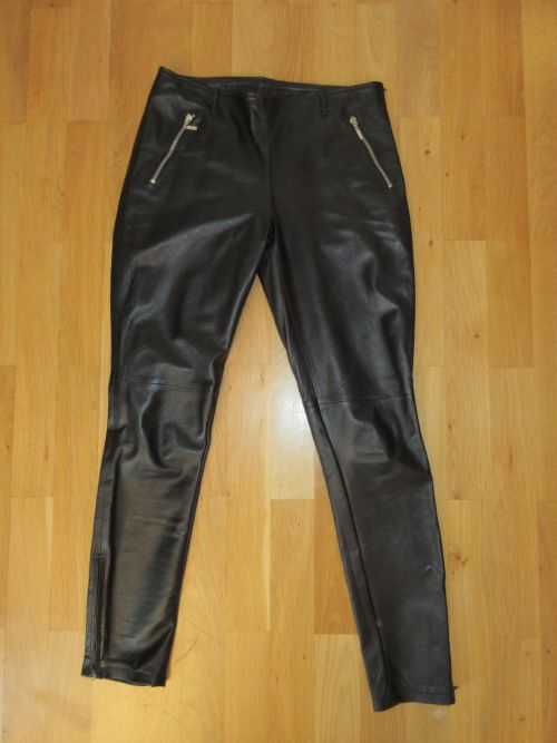 comtessemonique's tweet photo. EBAY AUCTION !!
 
Now I am also selling a  black leather pants on ebay !!!
Art-No.   262163161606 https://t.co/WYATIsK7Q5