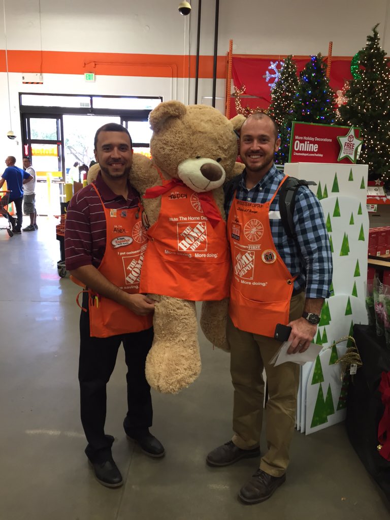 thd_alex's tweet photo. #243 #BlackFriday pro brings dough, mini bike demo, hanging with #Teddy, &amp; a visit from the #BFCrew @mrstoremanager https://t.co/h0O5PRGGq3