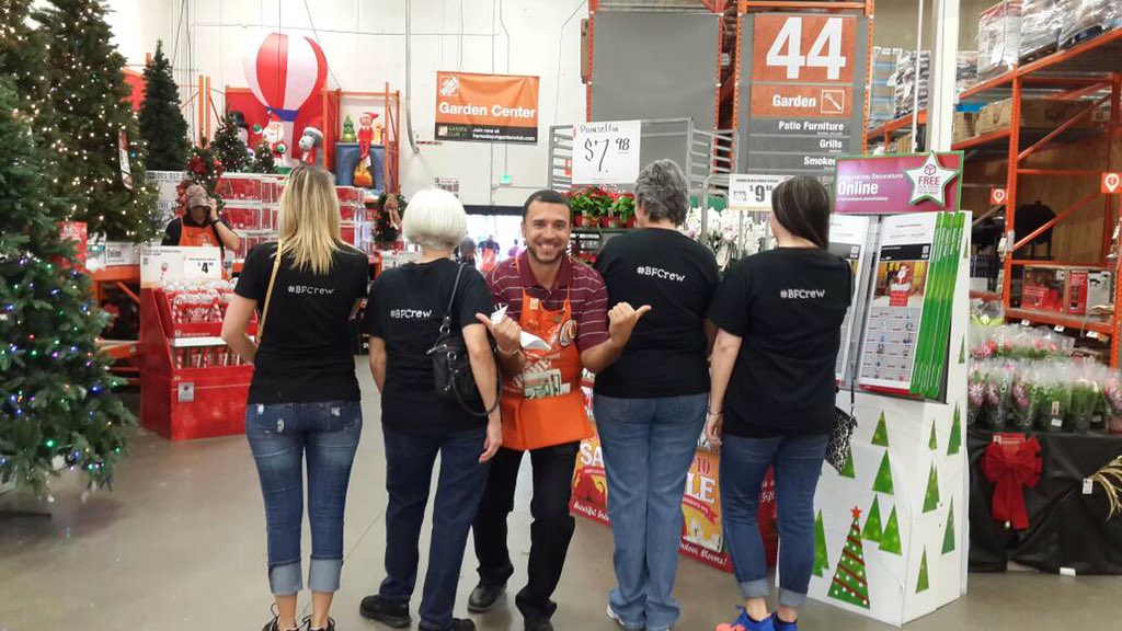 thd_alex's tweet photo. #243 #BlackFriday pro brings dough, mini bike demo, hanging with #Teddy, &amp; a visit from the #BFCrew @mrstoremanager https://t.co/h0O5PRGGq3