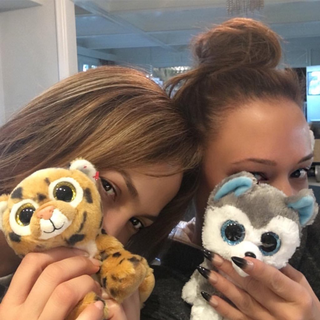 jloismylife24's tweet photo. This is soooo adorable #leahniffer https://t.co/ldhA2yNq3i