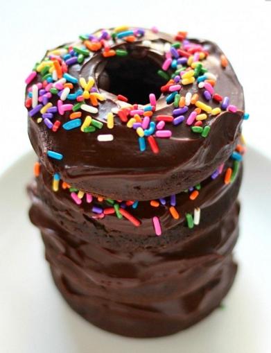 FoodSinner_'s tweet photo. Chocolate sprinkle donuts 🍩 https://t.co/6hAT4AtN4A