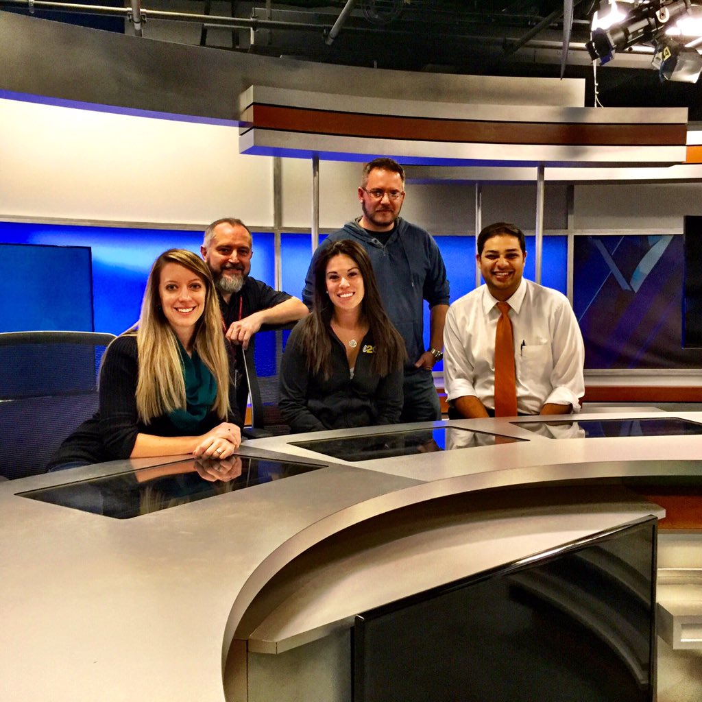 LaurenJMeltzer's tweet photo. Hanging at my old work digs with some of the old #FoxCT crew. Missed you @audreykuchen! @FOX61News @JvittalTV https://t.co/pihzJ6lPKC