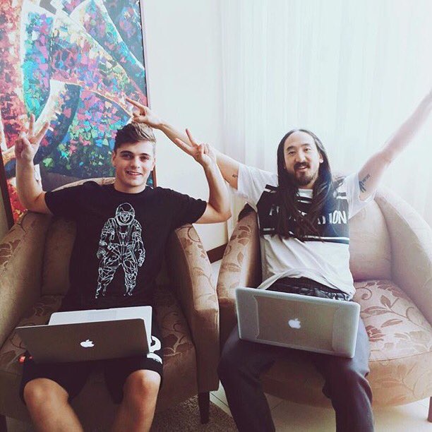 Collaboration time w/ @martingarrix. This hotel room studio will do just fine. #bolivia https://t.co/Plh0oHv5jn