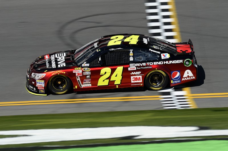 Lifetime24Fan's tweet photo. RT @Drive2EndHunger One last time around for @JeffGordonWeb #24ever - https://t.co/u8BVvdqwiP https://t.co/k68R6Zyuro
