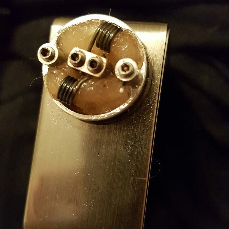 Just a little fresh build #vapelife #cloudsfordays #cloudchasers #vapeon #coil #vape