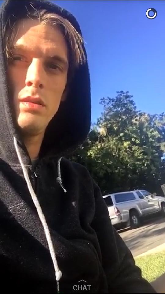 HarryAaronStyle's tweet photo. @aaroncarter Aaron in the garden with the hens #Nacho #Oxyn #Snapchat big Kiss @nickcarter https://t.co/SMHnVV57Ky