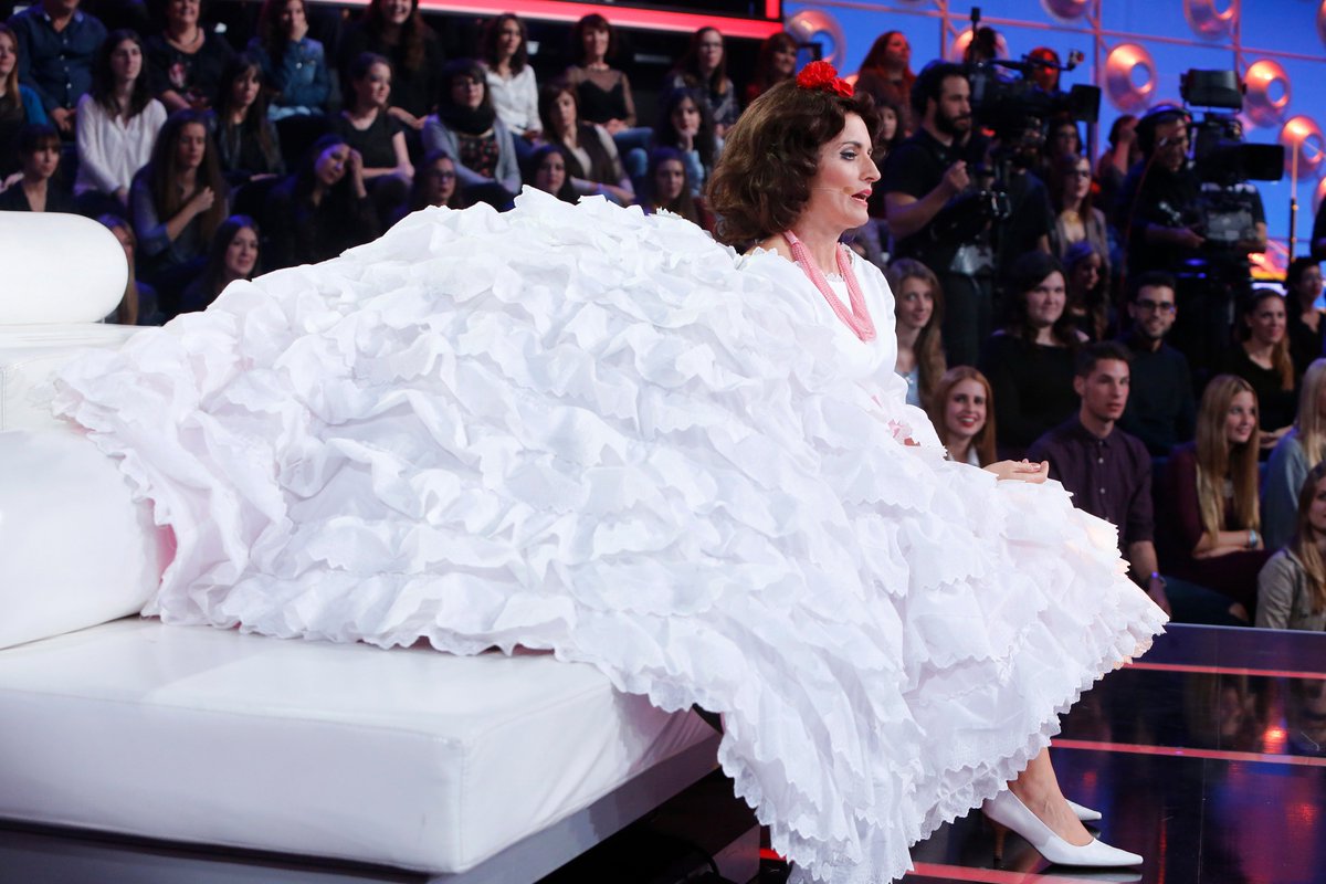 TuCaraMSuena's tweet photo. Vaya, vaya... ¡La que está liando @silviabril y compañía! Nuestro @JoseIrunFoto no pierde detalle #TCMS11 https://t.co/J50Q72vgXv