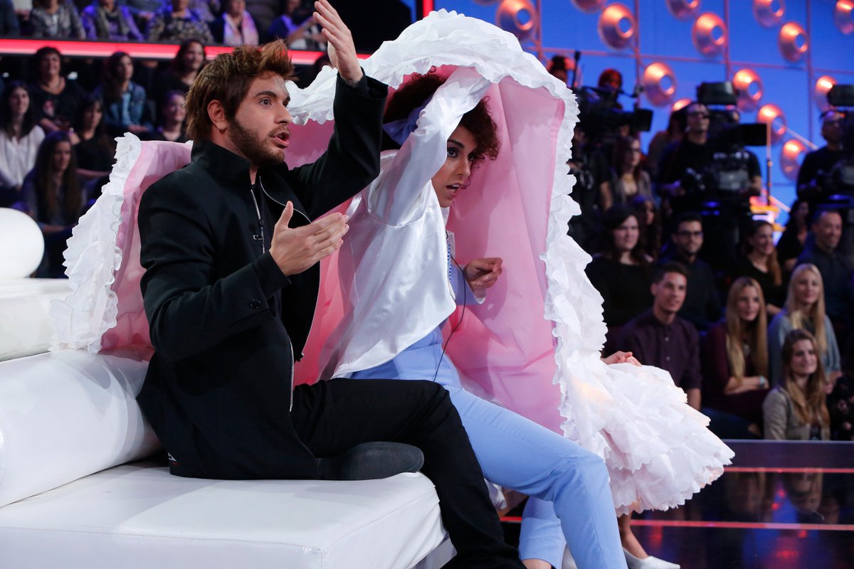 TuCaraMSuena's tweet photo. Vaya, vaya... ¡La que está liando @silviabril y compañía! Nuestro @JoseIrunFoto no pierde detalle #TCMS11 https://t.co/J50Q72vgXv