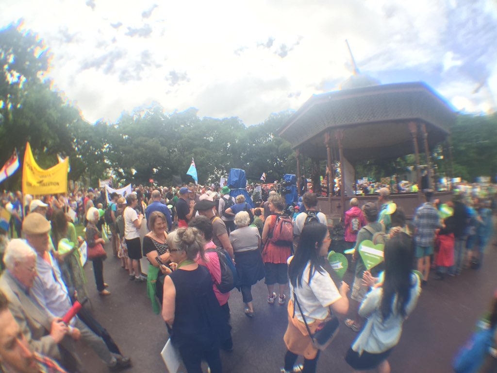 GreenpeaceNZ's tweet image. Look at this turnout! This is what #RealClimateChange looks like

#peoplesclimatemarch
