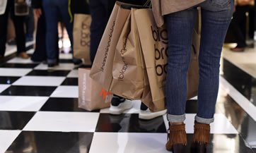 ExpansionMx's tweet photo. Los compradores enloquecen por ofertas del #BlackFriday https://t.co/Hsc0B8pB33 https://t.co/sHlrdEC5Tw