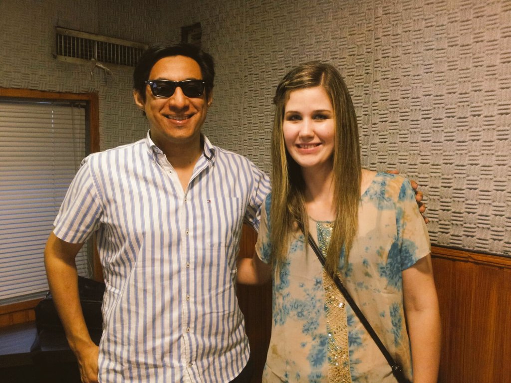 encorepy's tweet photo. Hoy @clariarias en #EncoreTV #MorrisseyEnPy recuerda que iba a la biblioteca de su colegio para escuchar #TheSmiths! https://t.co/oOeLaiR3jC