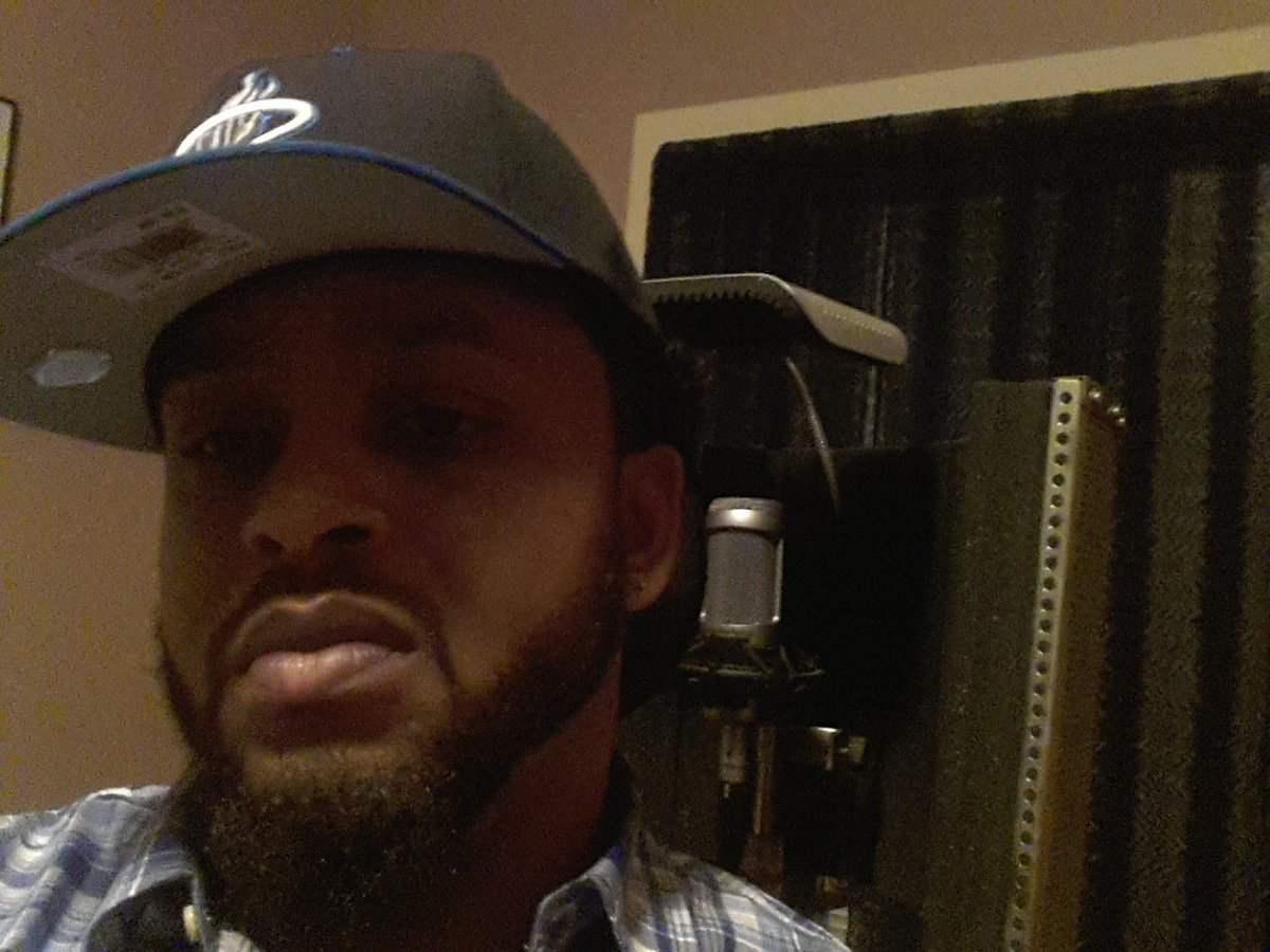 DoubleD346's tweet photo. Working , me and my girlfriend behind me!!
Boondock Rejects - Da Mixtape by 5th Parish
#5thparish  
#DoubleDRecords https://t.co/XPv3cdsl4I