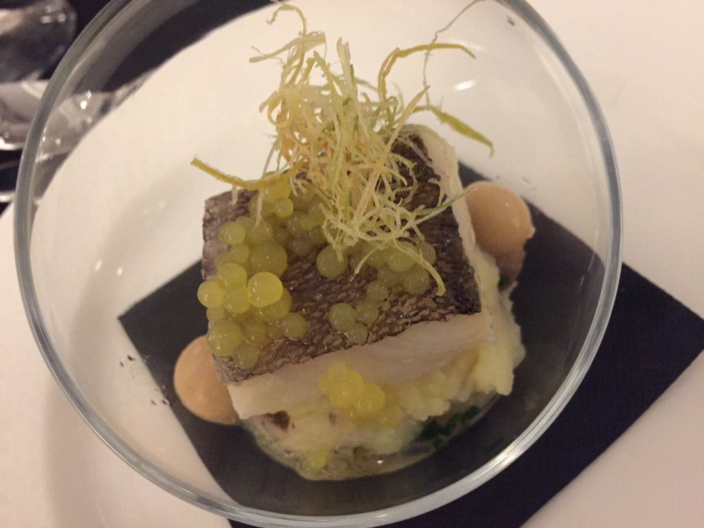 Vincci_Hoteles's tweet photo. El plato de nuestro cocinero Sergio Garrido de #VincciPosadadelPatio Ensalada Malagueña, ¡qué pinta! #PatioxInfancia https://t.co/Yhkv7IWymM