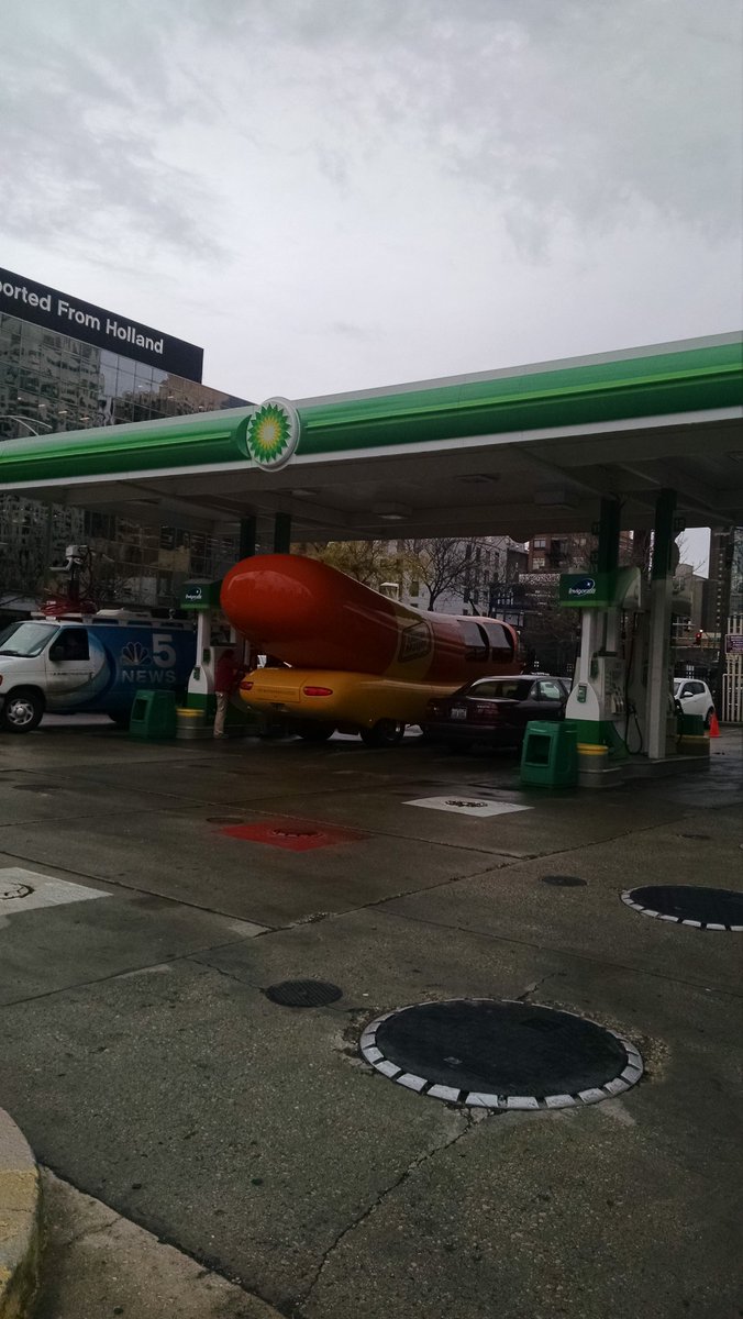 theirskills's tweet photo. Don't ask any questions come with me if you want to live. #myName #weinermobile #hotdog #escapeFromChicago https://t.co/32HLTaZkLz