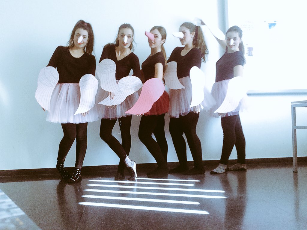 aniusk5's tweet photo. Carnaval de los Animales "Aviario" @BelenTorres9 @Albita_14 @Loryan25 #mañanaproductiva💯✅ https://t.co/2hkG9izc4z