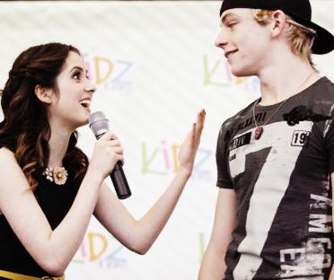 ParadiseJustney's tweet photo. Stay strong!! #rauratics #raura 💗 https://t.co/M40NoRxZUo