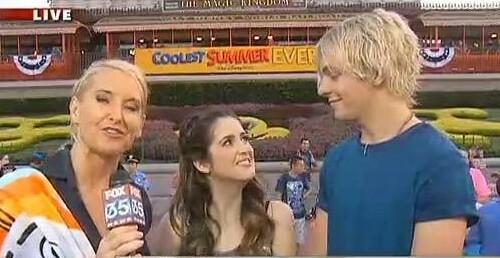 ParadiseJustney's tweet photo. Stay strong!! #rauratics #raura 💗 https://t.co/M40NoRxZUo