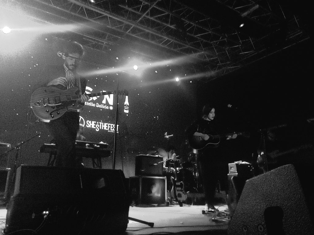 gramoladekeith's tweet photo. Suena el plato fuerte de la noche con @Annibsweet en el @SheisTheFest #STF2015 https://t.co/g4EkVAg8NV