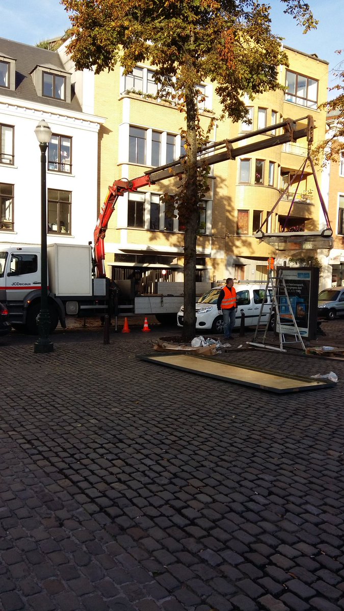 <a href="/hidraulipasaule/">hidraulikaspasaule</a> mierīgi srādājam ar kranu, bet pa apakšu brauc visa iela